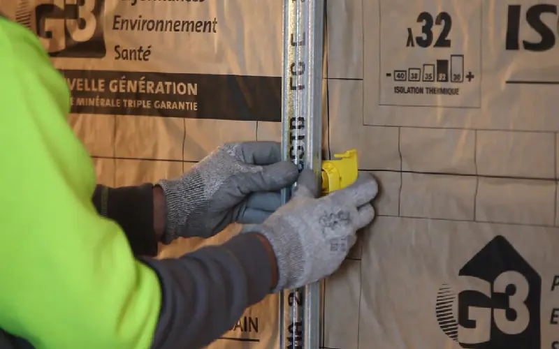 Isoler un plafond avec le système Optima : le guide de pose 12 Isoler un plafond avec le système Optima : le guide de pose