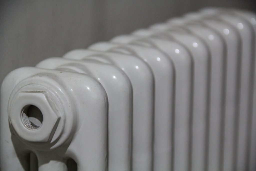 Thermostat sur radiateur en fonte : compatibilité et installation 3